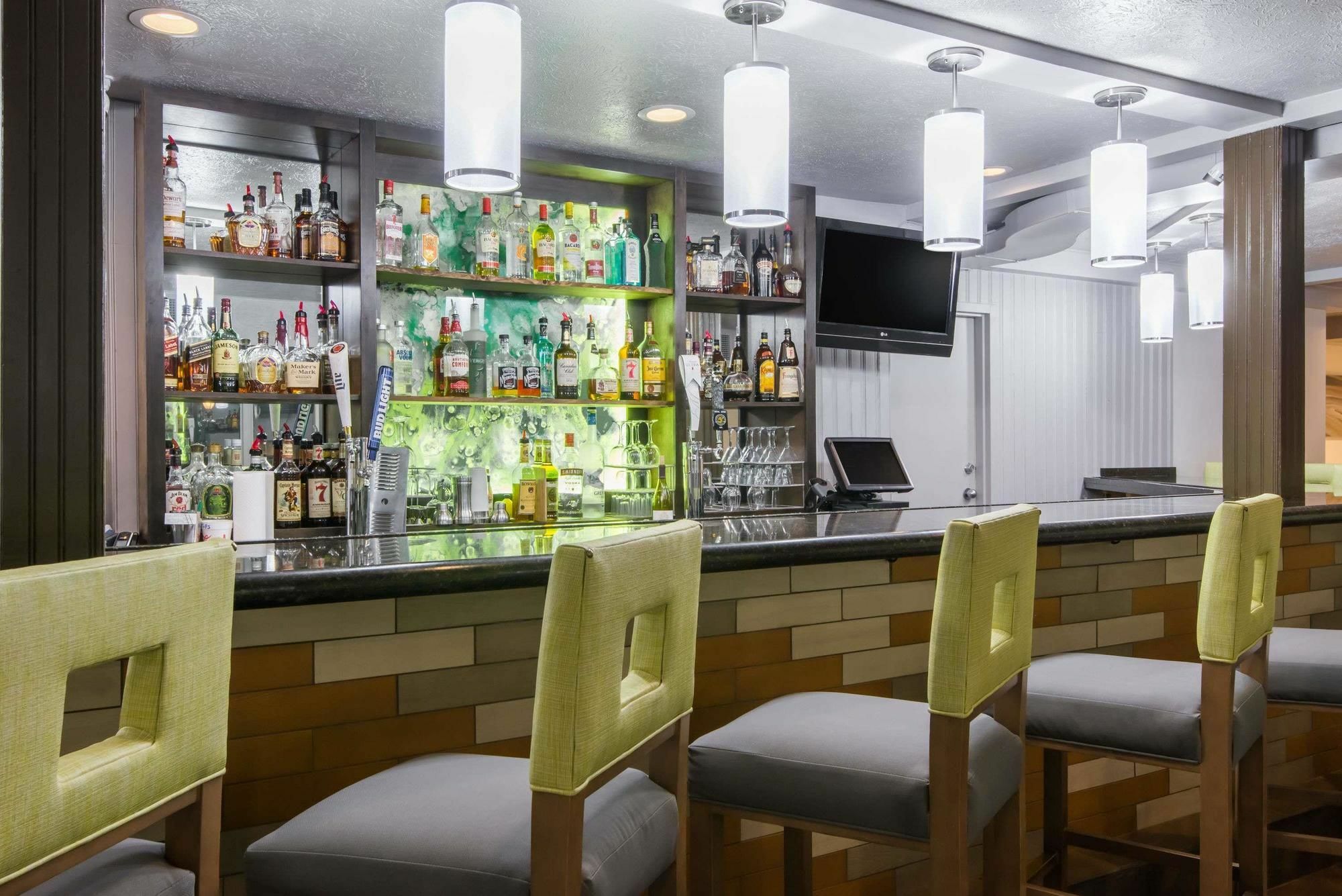 Wyndham Garden Hotel Cross Lanes Чарлстон Екстер'єр фото
